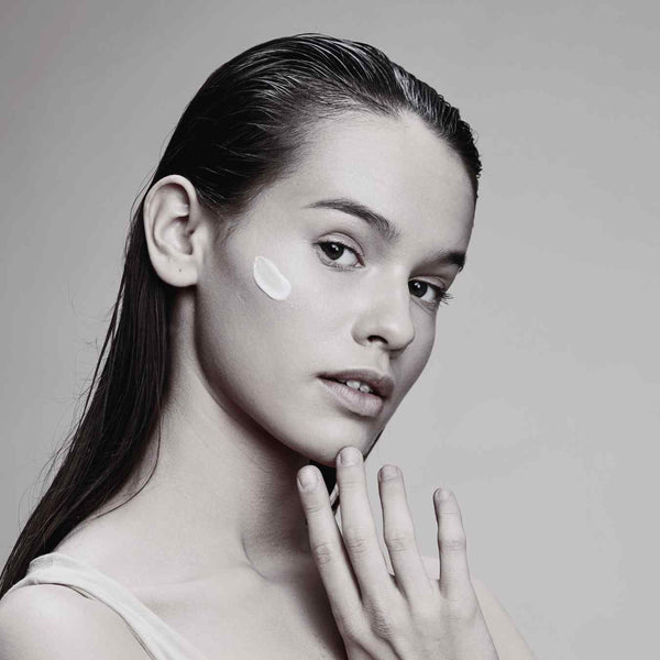 a model with naturally beautiful skin showing the 5-Minute No-Makeup Makeup Look with Solomé Beauty