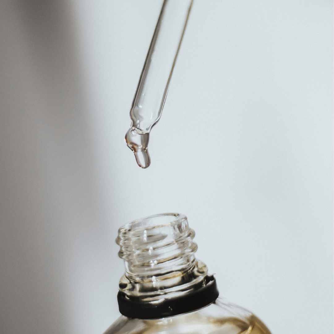 How to Read a Skincare Label Clean Beauty Ingredients to Look For How to read skincare labels Clean beauty ingredients Non-toxic skincare EWG cosmetics database Fragrance in skincare Mineral oil in skincare