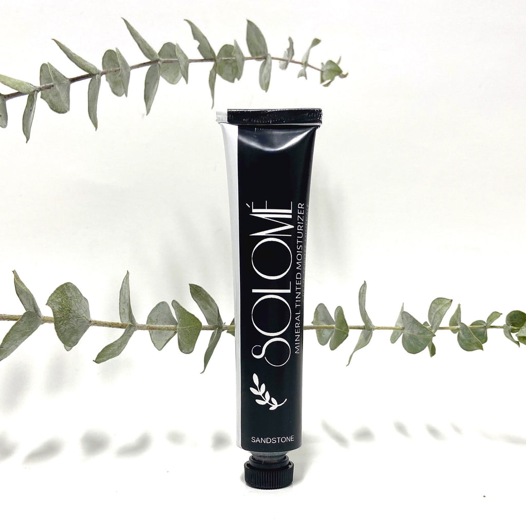 Mineral Tinted Moisturizer – Single Tube
A single tube of Solomé Beauty’s Mineral Tinted Moisturizer, elegantly placed to highlight its sleek, eco-friendly packaging and skin-loving mineral formula.
